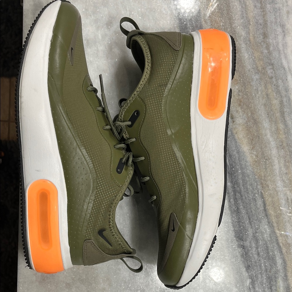 Nike Women’s Green and Orange Sneakers